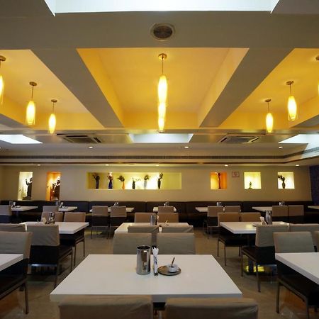 Geetha Regency Hotel คุนตูร์ ภายนอก รูปภาพ