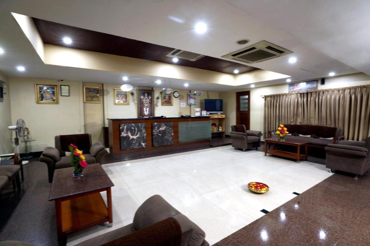Geetha Regency Hotel คุนตูร์ ภายนอก รูปภาพ