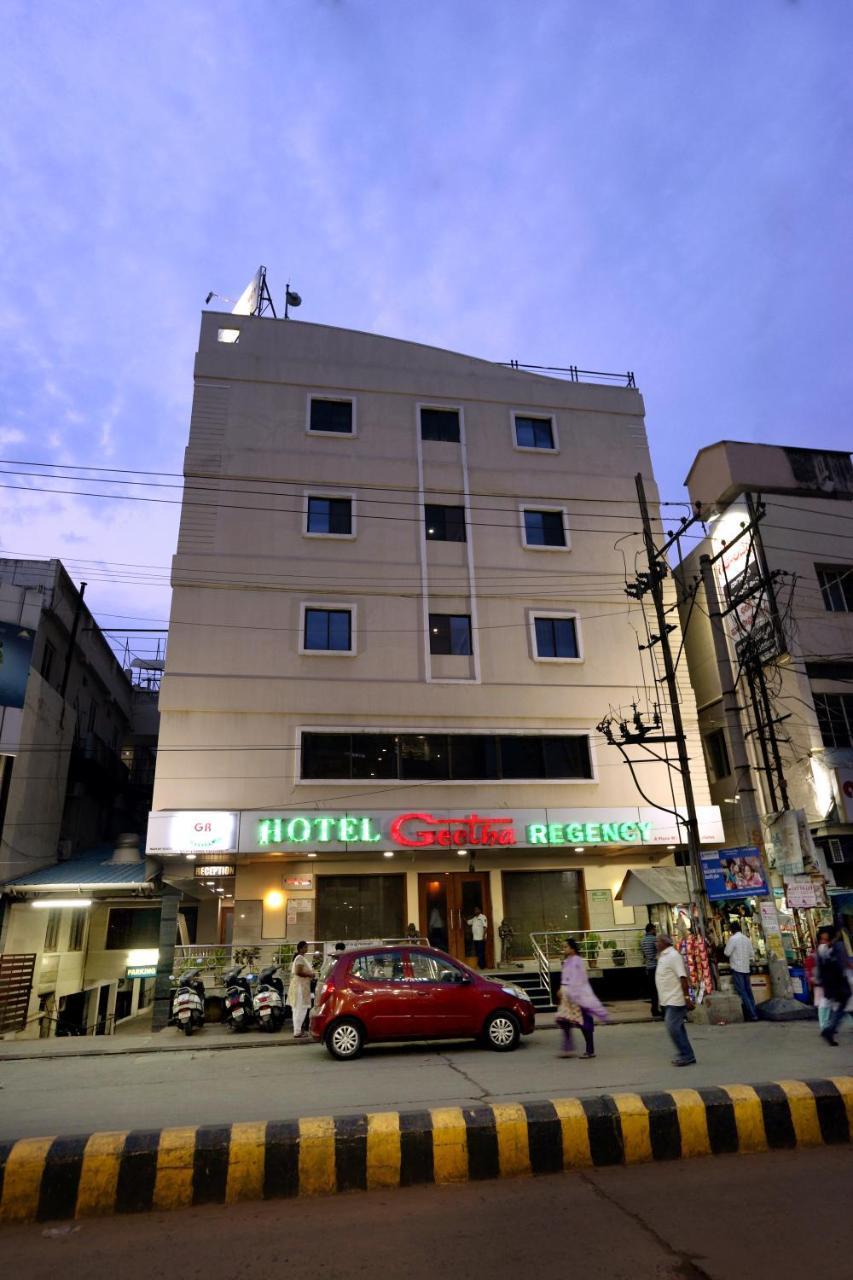 Geetha Regency Hotel คุนตูร์ ภายนอก รูปภาพ