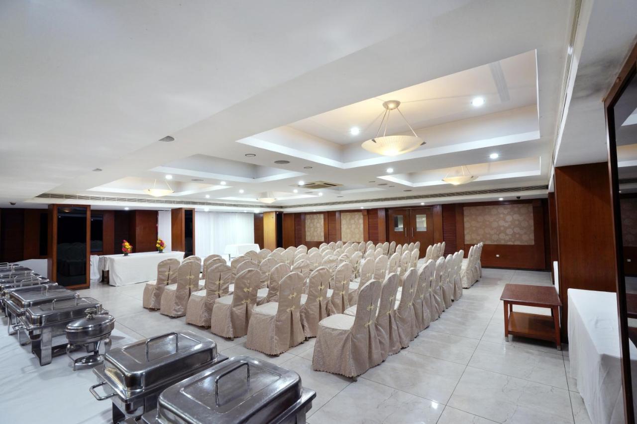 Geetha Regency Hotel คุนตูร์ ภายนอก รูปภาพ